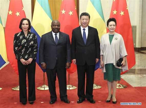 Chinese President Xi Jinping (2nd R) and his wife Peng Liyuan (1st R) pose for photos with President of the Republic of Gabon Ali Bongo Ondimba (2nd L) and his wife before Xi holds talks with Ali Bongo in Beijing, capital of China, Dec. 7, 2016. (Photo: Xinhua/Pang Xinglei)