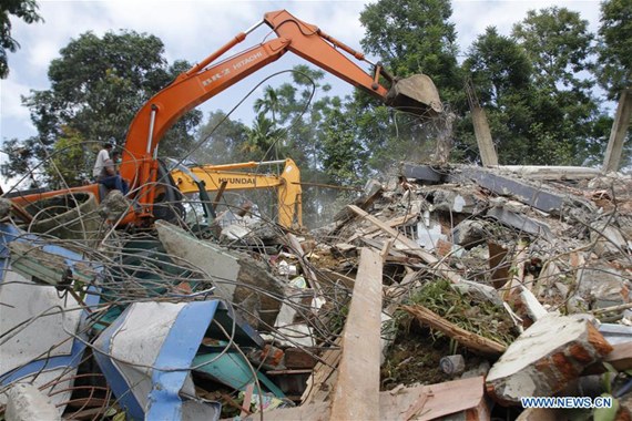 A girl cries accompanied by her family after being rescued in quake-hit Pidie Jaya district, Aceh, Indonesia, Dec. 7, 2016. (Photo: Xinhua/Junaidi)