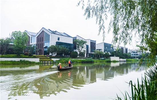 Workers clean the surface of a river in Hangzhou, capital of Zhejiang on June 17, 2016. (Photo/Xinhua)