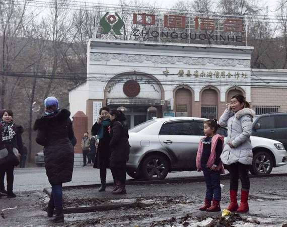 People stand on a street to avoid aftershocks in Hutubi County, northwest China's Xinjiang Uygur Autonomous Region, Dec. 8, 2016. A 6.2-magnitude earthquake jolted Hutubi County in Xinjiang at 1:15 p.m. (0315 GMT) Thursday, said the China Earthquake Networks Center. No casualties have been reported since then. (Photo: Xinhua/Zhao Ge)