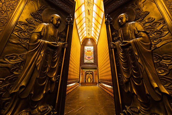 The Thousand-Buddha Hall is among the temples on Niushou Mountain, a place of pilgrimage for Buddhists. (Photo provided to China Daily)