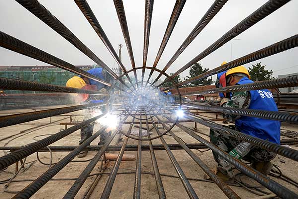 Workers build the frame of a underground pillar for the first transformer substation, which will support the development of Tongzhou district as the new subcenter of Beijing. (Photo/Xinhua)