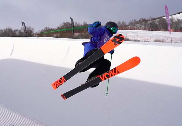 A member of China's national half-pipe ski team trains at the country's first Olympic-sized half-pipe at Genting Resort in Zhangjiakou, Hebei province, on Saturday.Qin Shan / For China Daily