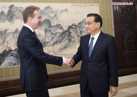 Chinese PremierLi Keqiang(R) meets with Norwegian Foreign Minister Borge Brende in Beijing, capital of China, Dec. 19, 2016. (Xinhua/Xie Huanchi)