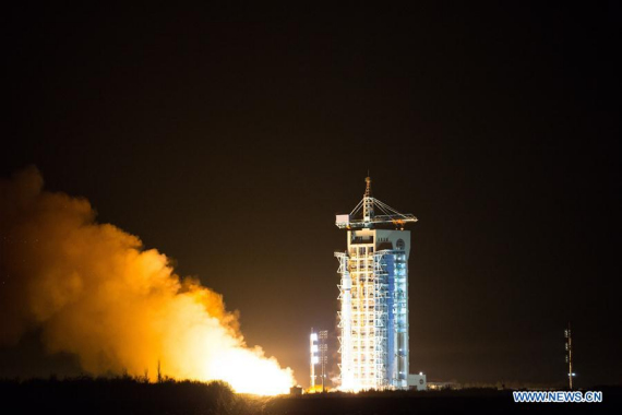 The Long March-2D rocket carrying a carbon dioxide monitoring satellite blasts off from the launch pad at the Jiuquan Satellite Launch Center in Jiuquan, northwest China's Gansu Province, Nov. 22, 2016. (Photo: Xinhua/Ren Hui)