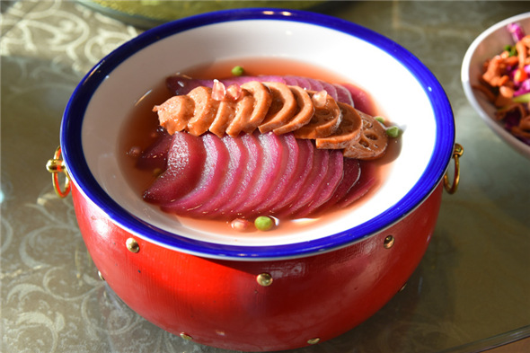 Stewed pear with lotus root (Photo by Zhang Xingjian/chinadaily.com.cn)