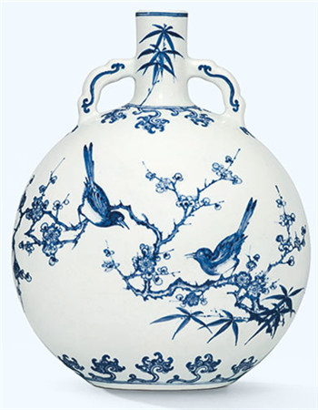 A blue-and-white flask (Photo provided to China Daily)