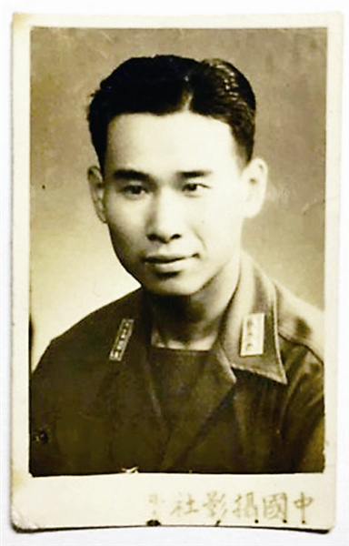 A photo taken in 1945 when Qian Jianmin was young and not visually handicapped. (Photo from web)