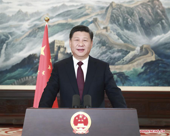 Chinese President Xi Jinping extends New Year greetings to all Chinese compatriots and people around the world in his New Year speech in Beijing, capital of China, Dec. 31, 2016.  (Xinhua/Lan Hongguang)