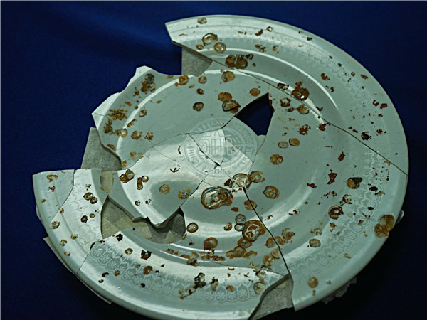 One of the three highlighted discoveries from the shipwreck of Zhiyuan in 2016: a ceramic plate inked with Chih Yuan and Imperial Chinese Navy in English. (Photo provided to China Daily)