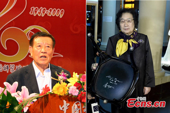 Zhao Zhongxian, an expert in high temperature superconductors, and herbal expert Tu Youyou received the State Preeminent Science and Technology Award for 2016. The award comes with a cash prize of 5 million yuan ($721,000). (Photo: China News Service/Liao Wenjing)