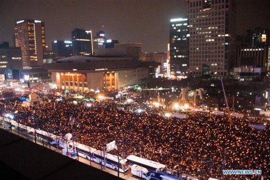 People attend a candlelight rally to demand President Park Geun-hye to step down in Seoul, South Korea, Dec. 31, 2016. (Xinhua/Lee Sang-ho)