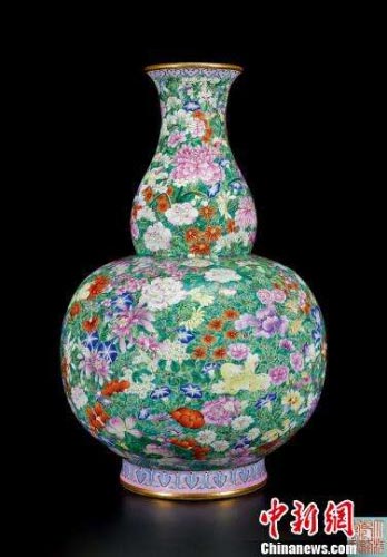 The vase is from the Qianlong period in the Qing Dynasty. (Photo/China News Service)