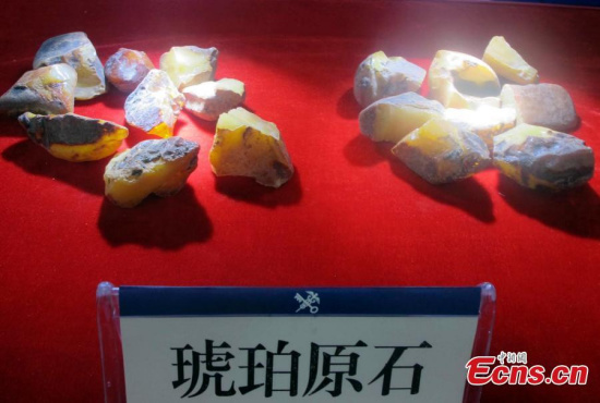 Jewels and materials used to make jewelry are seized by customs in Haikou City, South Chinas Hainan Province, Jan. 12, 2017. Police busted four smuggling rings, detaining 20 suspects and confiscating raw and finished jewels with a market value of 2 billion yuan ($289 million). (Photo: China News Service/Fu Meibin)