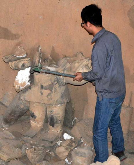 One of 40 fake Terracotta Warriors is smashed in Xi'an, Shaanxi province, on Wednesday night.Provided To China Daily