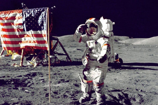 The file photo from NASA shows US Astronaut Eugene Cernan walks on the surface of Moon during the Apollo 17 mission in December 1972. (Photo/Xinhua)