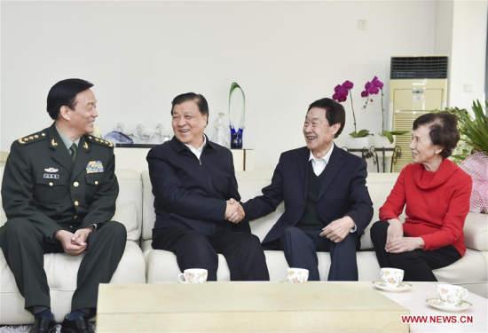 Liu Yunshan (2nd L), a member of the Standing Committee of the Political Bureau of the Communist Party of China (CPC) Central Committee, visits Wang Yongzhi in Beijing, capital of China, Jan. 16, 2017.(Xinhua/Gao Jie)