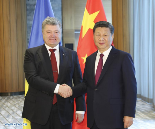 Chinese PresidentXi Jinping(R) meets with Ukrainian President PetroPoroshenkoin Davos, Switzerland, Jan. 17, 2017. (Xinhua/Ding Lin)