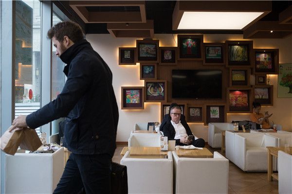 The cafe's profits go to the Chi Heng Foundation, which helps AIDS orphans in rural areas. (Photo by Gao Erqiang/China Daily)