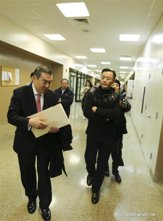 Chinese comedian Zhou Libo (C) and his lawyer (L, Front) prepare to leave after Zhou was released on bail at Nassau District Court, the United States, on Jan. 20, 2017. (Xinhua/Wang Ying)