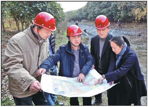 A group of river chiefs in East China's Shanghai inspect a water system to prevent pollution and improve the quality of the water.Fan Jun / Xinhua