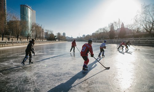 Playing pickup ice hockey on the city's frozen rivers and lakes in winter is a routine exercise for some of its hockey lovers. (Photo: Li Hao/GT)