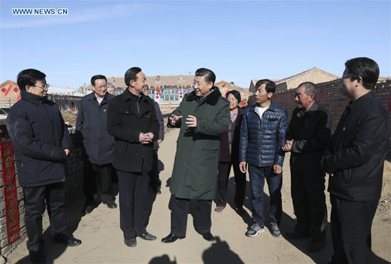 Chinese President Xi Jinping (C) talks to grassroots cadre at the home of villager Xu Wan in Desheng Village, Xiaoertai Township of Zhangbei County in north China's Hebei Province, on Jan. 24, 2017. Xi Tuesday pushed for increased efforts on poverty alleviation during an inspection tour to the city of Zhangjiakou. (Xinhua/Lan Hongguang)