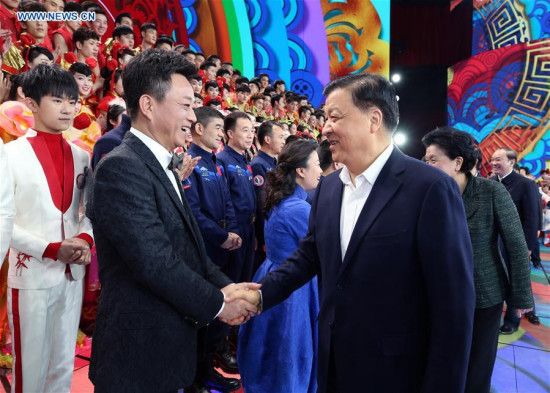 Liu Yunshan (R front), a member of the Standing Committee of the Political Bureau of the Communist Party of China Central Committee, visits and extends Spring Festival greetings to staffs at the rehearsal for the Spring Festival TV gala in Beijing, capital of China, Jan. 25, 2017. (Xinhua/Yao Dawei)