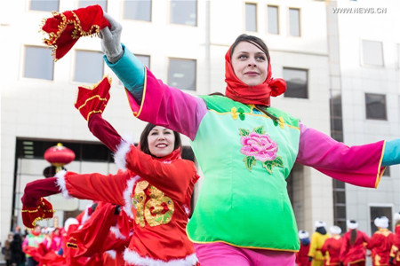 Russians and Chinese perform Yangko during a celebration for the upcoming Chinese Lunar New Year at Greenwood Park in Moscow, Russia, on Jan. 26, 2017. The Chinese Lunar New Year falls on Jan. 28 this year. (Xinhua/Wu Zhuang)