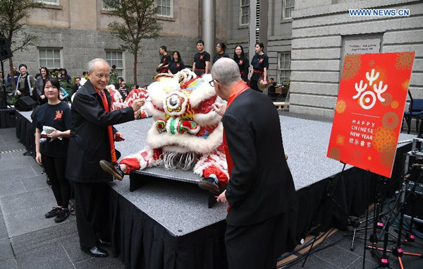 Chinese Ambassador to the United States Cui Tiankai (L) and Smithsonian Secretary David Skorton dot the eyes of a dancing lion during an event celebrating Chinese Lunar New Year at Smithsonian American Art Museum, Washington D.C., the United States, on Jan. 28, 2017.(Xinhua/Yin Bogu)