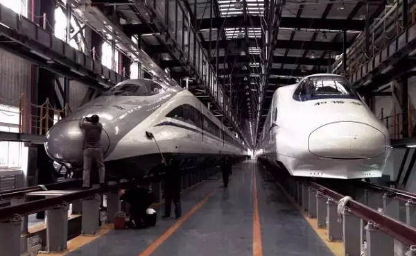 New China Railway High-speed (CRH) trains that will be used on the new railway connecting Shanghai Hongqiao Station and South Kunming Station in Yunnan province sit in a storage facility, ready to begin operation on Jan 5. (Photo provided to China Daily)