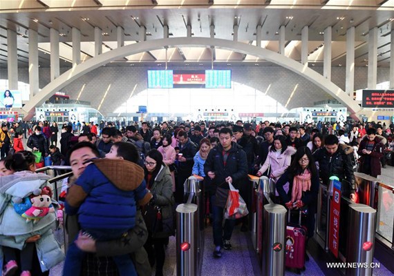 Passengers have their tickets checked at the Shijiazhuang railway station in Shijiazhuang, north China's Hebei Province, Feb. 2, 2017. China's transport system saw rising traffic Thursday as millions of people started to return to work on the last day of the week-long Lunar New Year Holiday. (Xinhua/Mu Yu)