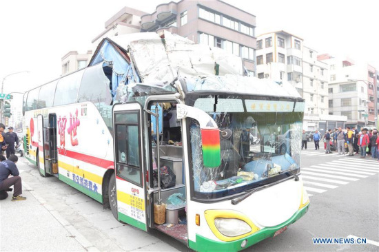 Photo taken on Feb. 4, 2017 shows the crashed bus in Kaohsiung, southeast China's Taiwan. A bus carrying tourists from the Chinese mainland hit bridge pier in Kaohsiung Saturday, with a number of people injured. (Xinhua)