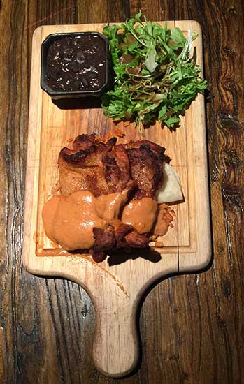 Traditional Sichuan hotpot promises sensory delight at Beijing's Yi Jia Ren.(Photo provided to China Daily)