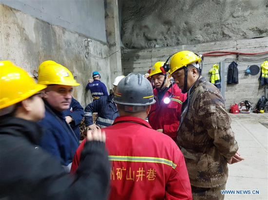 Photo released by the Chinese embassy in Albania shows counsellor Bai Yunbin (2nd R) and defense attache Liu Xingjiang (1st R) coordinate the rescue operation in the town of Bulqiza, north Albania, on Feb. 5, 2017. (Photo/Xinhua)