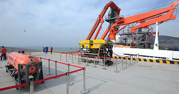 Left to right: Submersibles Qianlong 01, Hailong 02 and Jiaolong settle in the China National Deep Sea Center in Qingdao, Shandong province. (Photo/China Daily)