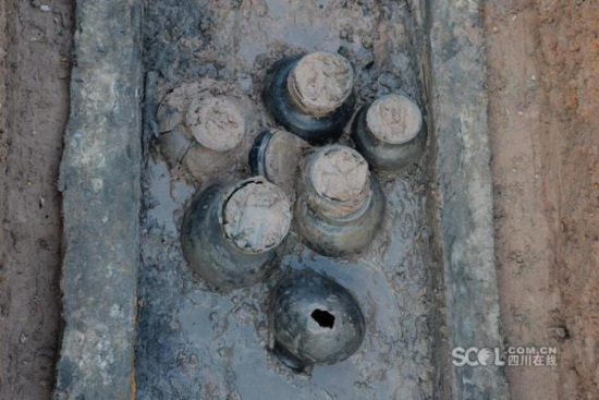 Relics found at a tomb cluster discovered at a construction site in Pujiang County, Sichuan Province. (Photo/scol.com.cn)