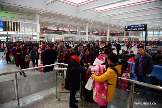 Passengers check in to board a train at Guiyang Railway Station in Guiyang, capital of southwest China's Guizhou Province, Feb. 3, 2017. China's railways braced for post-holiday travel rush, with travelers returning to work after the week-long Lunar New Year celebration. (Xinhua/Liu Xu) 