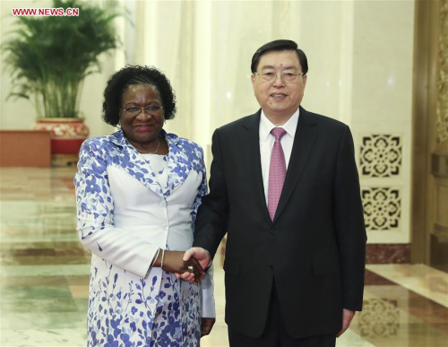 Zhang Dejiang (R), chairman of the Standing Committee of the National People's Congress (NPC), holds talks with Speaker of Mozambican Parliament Veronica Macamo in Beijing, capital of China, Feb. 15, 2017. (Xinhua/Pang Xinglei)