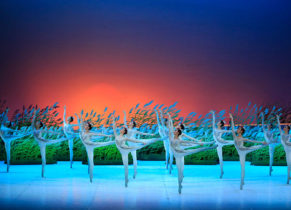 A scene from the National Ballet of China's grand show The Crane Calling. It's scheduled to be premiered overseas on July 11, 2017 in the Hamburg State Opera in Germany. (Photo/chinaheute45.org)