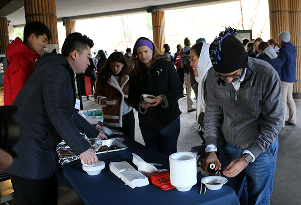 Visitors sample jiaozi (dumplings) provided by the Chinese embassy in Washington in a dumpling party on Thursday morning at the Smithsonian's National Zoo. It was part of a series of celebratory events to bid farewell to giant panda Bao Bao. (Photo by Chen Weihua/China Daily)