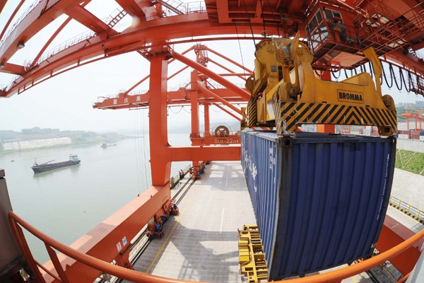 A container is unloaded at Guoyuan Port in Chongqing.(Photo/Xinhua)