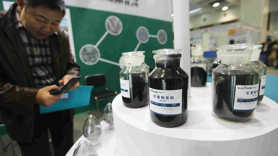Graphene is nicknamed black gold thanks to its extensive properties. (Photo/CGTN)