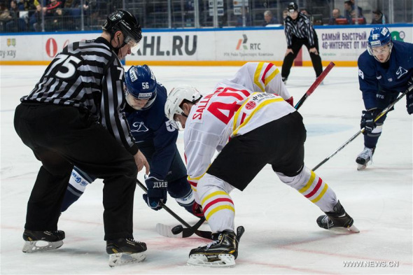 Tomi Sallinen (front R) of Kunlun Red Star of China vies with Ivan Igumnov (front C) of Dynamo Moscow of Russia on the face-off during the Kontinental Hockey League (KHL) game in Moscow, Russia, on Feb. 18, 2017. Dynamo Moscow won 2-1. (Xinhua/Evgeny Sinitsyn)
