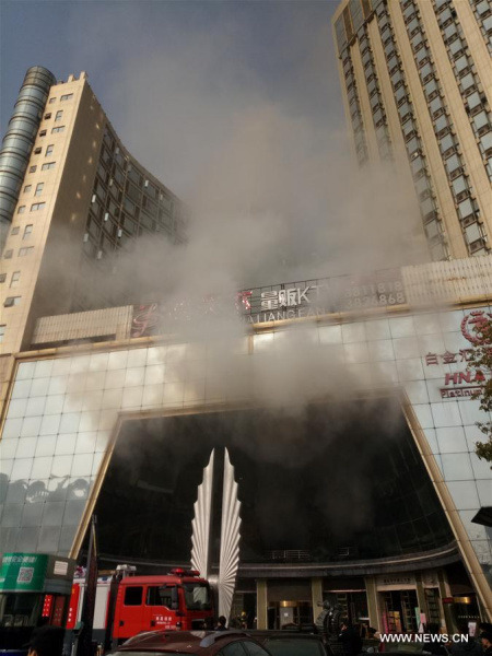 Photo taken on Feb. 25, 2017 shows the fire site in a hotel in Nanchang, capital of east China's Jiangxi Province. The fire broke out Saturday morning, trapping an unknown number of people. (Xinhua/Peng Zhaozhi)
