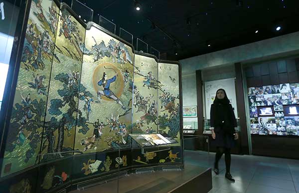 A woman looks at an exhibit of the Jin Yong Gallery at the Hong Kong Heritage Museum on Tuesday. The exhibition will officially open to the public on Wednesday. (Photo by Roy Liu/China Daily)