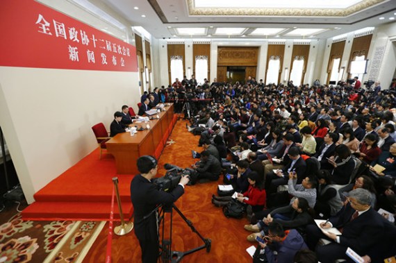 Journalists participate in the press conference on the fifth session of the 12th Chinese People's Political Consultative Conference (CPPCC) National Committee at the Great Hall of the People in Beijing, capital of China, March 2, 2017. (Photo: China News Service/)