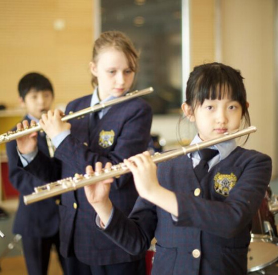 With the hope of sending their children to the world's renowned universities and escaping from the stressful competition of the National Higher Education Entrance Exam, more parents are sending their children to international schools despite the colossal expenses. (File photo)