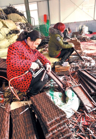 Women make camping stools in a workshop in Juancheng county, Shandong province. (Photo by Ju ChuanJiang/China Daily)