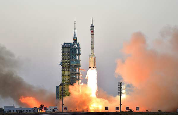 Shenzhou XI manned spacecraft blasts off from the Jiuquan Satellite Launch Center in Northwest China on Oct 17, 2016. (Photo/chinadaily.com.cn)